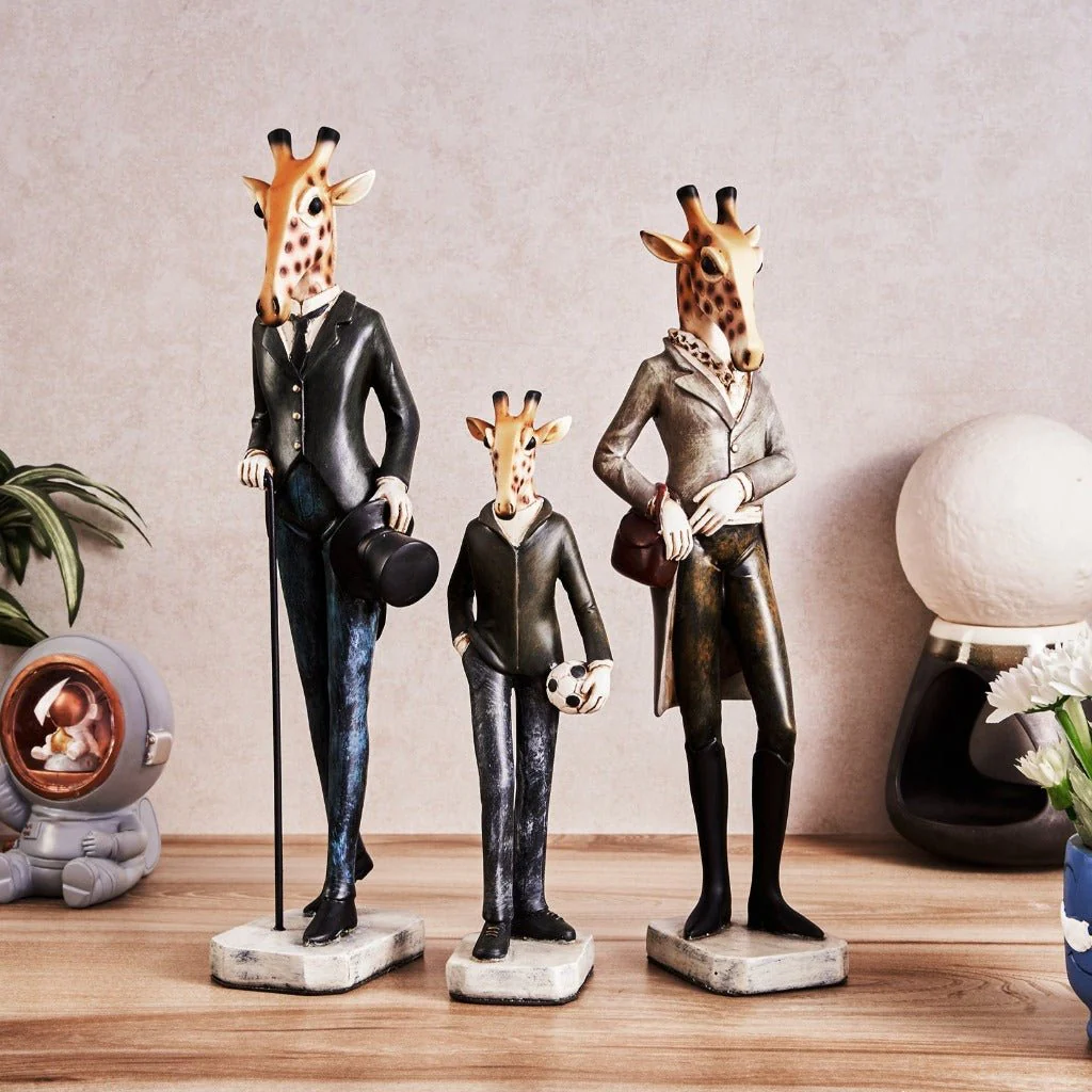 Giraffe Family Showpiece